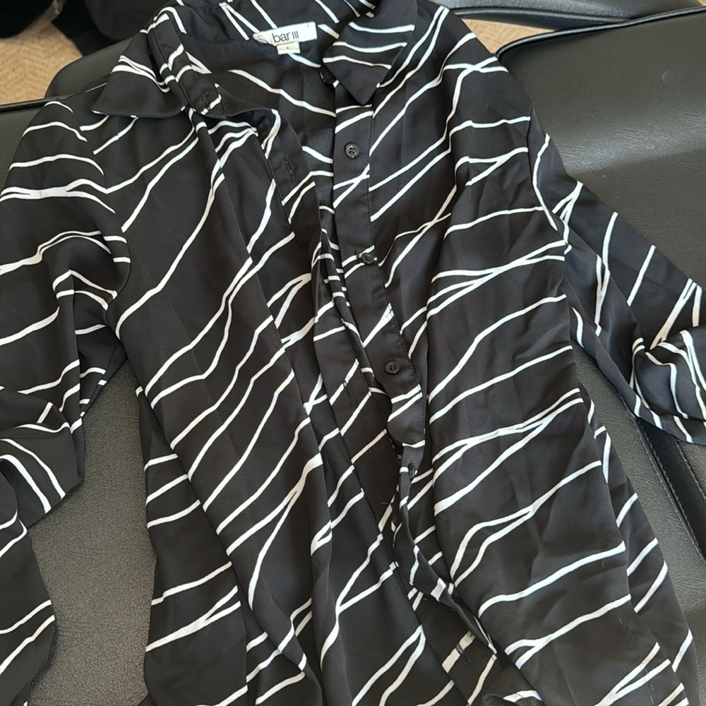 Patterned button up. - Picture 2 of 3